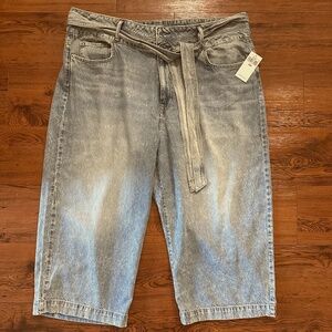 20W Light Washed Jeans